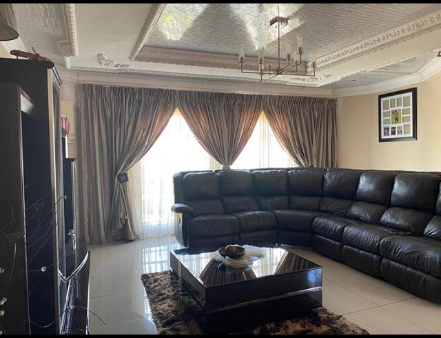 6 BEDROOM HOUSE FOR SALE IN CHROOM PARK
